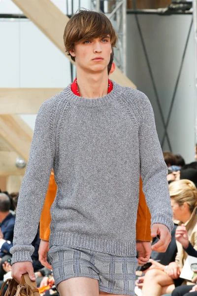 Look 10